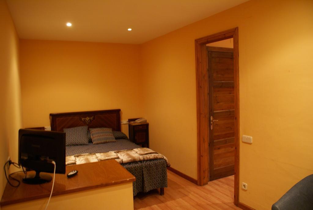 Hostal De La Gloria Viladrau Bagian luar foto