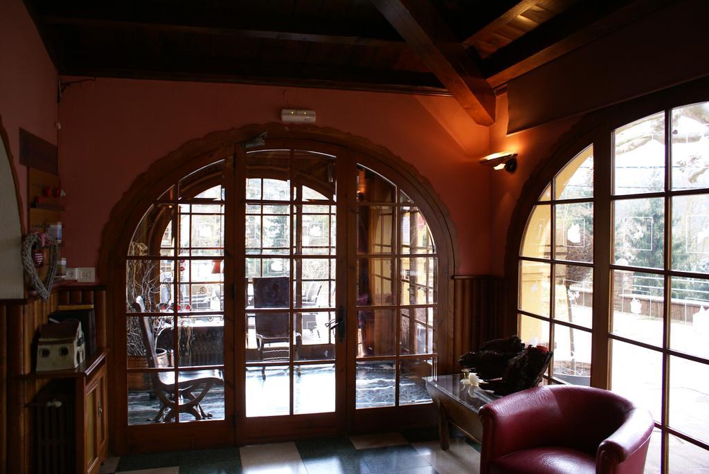 Hostal De La Gloria Viladrau Bagian luar foto