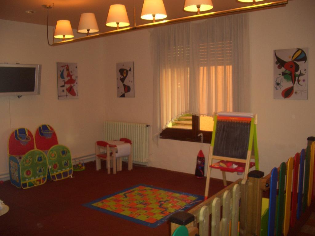 Hostal De La Gloria Viladrau Bagian luar foto