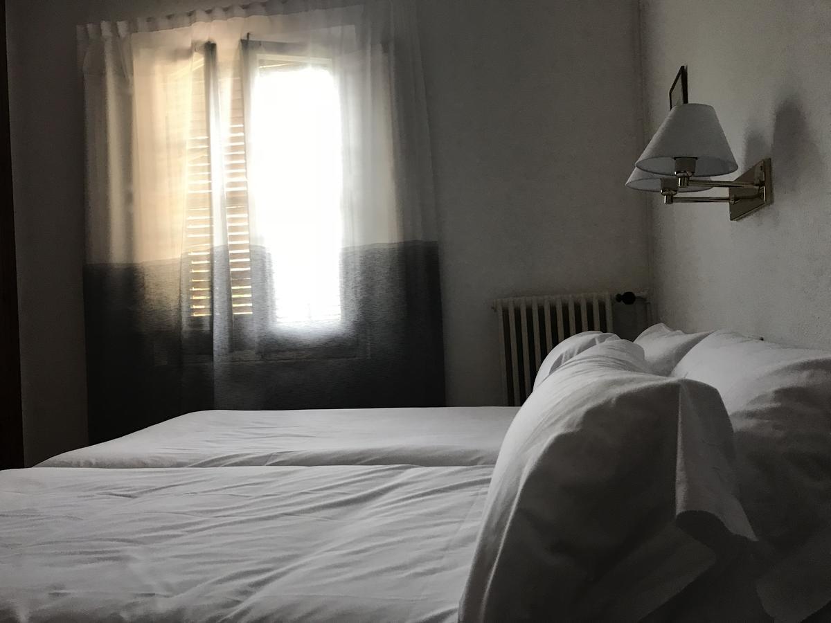 Hostal De La Gloria Viladrau Bagian luar foto