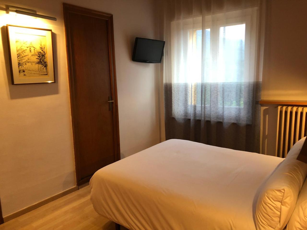 Hostal De La Gloria Viladrau Bagian luar foto