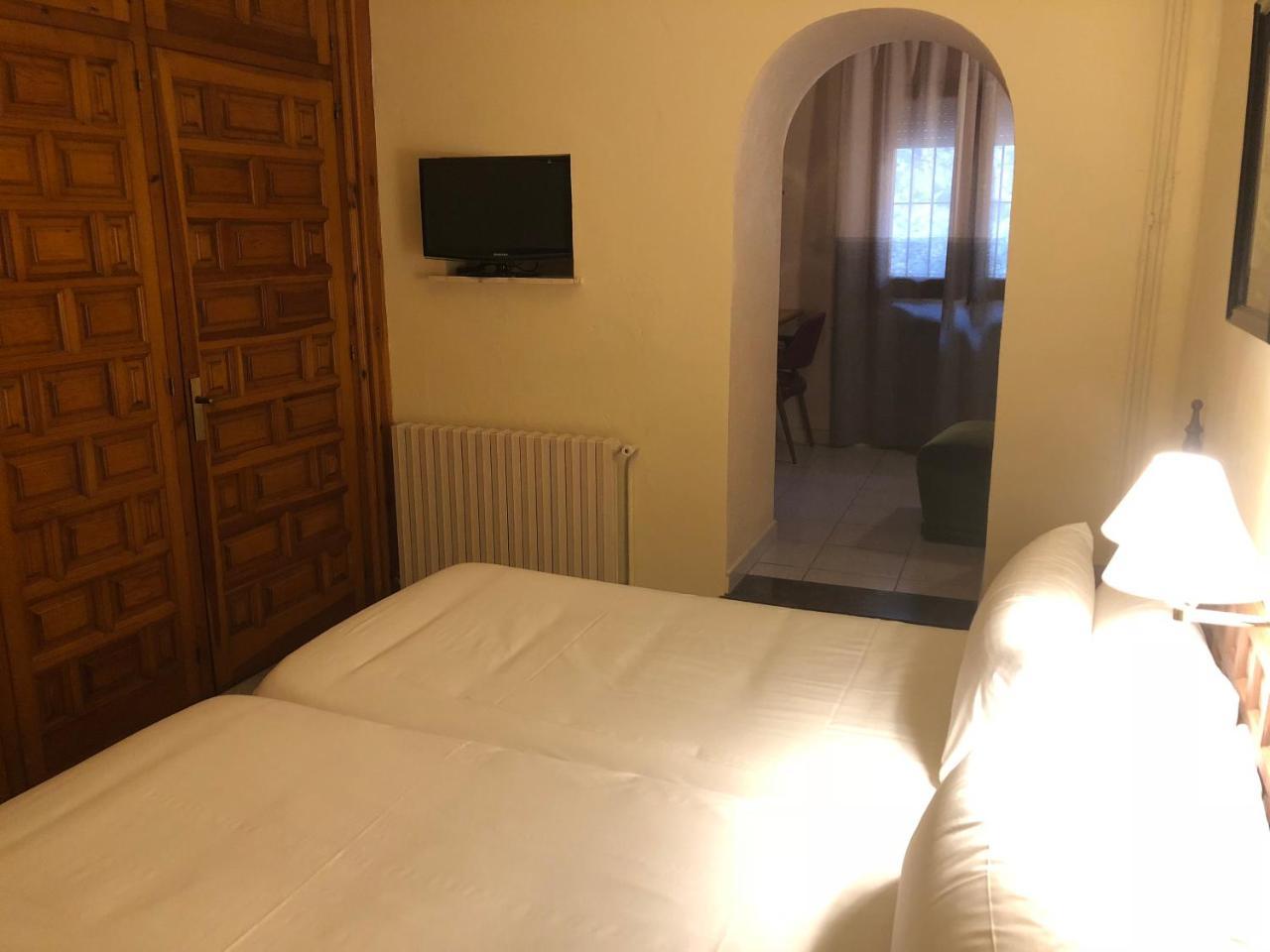 Hostal De La Gloria Viladrau Bagian luar foto