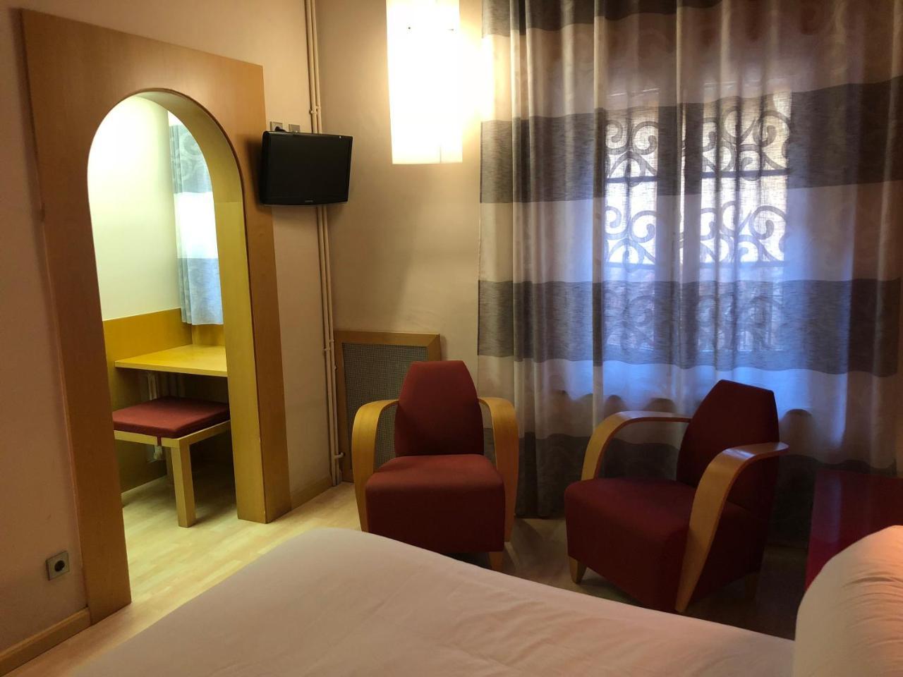 Hostal De La Gloria Viladrau Bagian luar foto