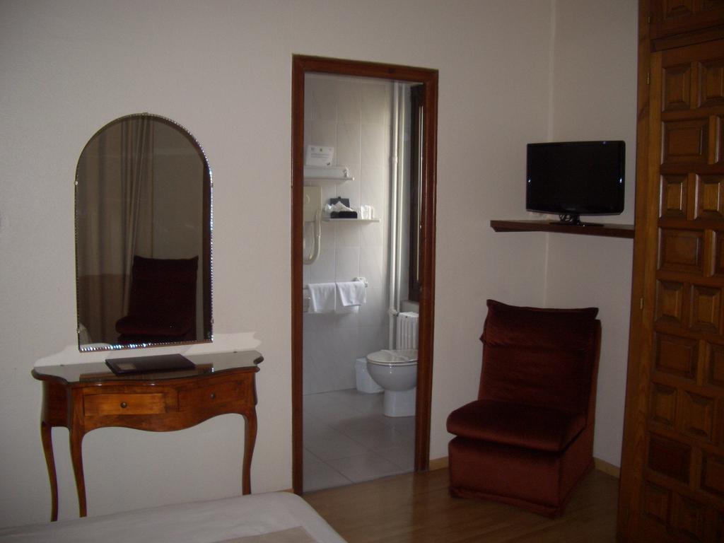 Hostal De La Gloria Viladrau Bagian luar foto